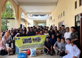 Pergerakan Mahasiswa Islam Indonesia (PMII) Rayon Futuristik IAIN Lhokseumawe menggelar acara santunan anak yatim. Acara digelar di panti asuhan Al-muarif batuphat muara satu kota Lhokseumawe.