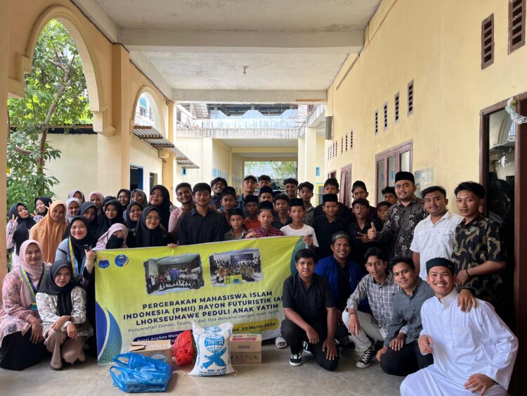 Pergerakan Mahasiswa Islam Indonesia (PMII) Rayon Futuristik IAIN Lhokseumawe menggelar acara santunan anak yatim. Acara digelar di panti asuhan Al-muarif batuphat muara satu kota Lhokseumawe.