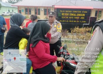 Kepolisian Tanah Jawa polres Simalungun beserta anggota Bhayangkari melakukan kegiatan berbagi takjil buka puasa, Rabu, (19/3/2024) dimulai pukul 17:00 Wib.