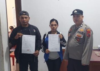 Personel Polsek Bunaken, Aiptu Maxi Poluan, menunjukkan keprofesionalismenya dalam menangani kasus Kekerasan Dalam Rumah Tangga (KDRT) dengan melakukan proses mediasi melalui pendekatan problem solving. Kejadian tersebut terjadi pada tanggal 18 Maret 2024, sekitar pukul 15.30 Wita, di wilayah kerjanya.