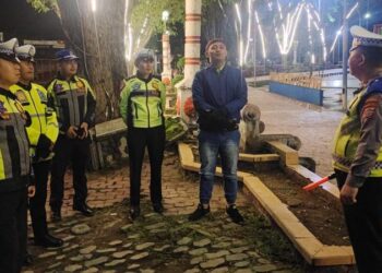 Polresta Manado kembali menggelar operasi antisipasi balap liar di sekitar Lapangan Sparta Tikala pada hari Selasa ini. Dibawah pimpinan langsung Kasat Lantas Polresta Manado, KOMPOL Yulfa Irawati, operasi ini dilakukan sebagai upaya untuk mengendalikan aktivitas balap liar yang kerap mengganggu ketertiban di wilayah tersebut, Selasa (19/3/2024).