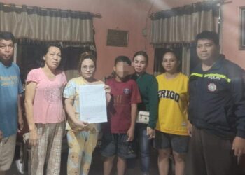 Anggota BhabinKamtibmas Polsek Mapanget, Bripka Michael Wentuk, telah melakukan kegiatan problem solving dalam menangani aduan masyarakat terkait tindak pidana penganiayaan, Kamis (21/3/2024).