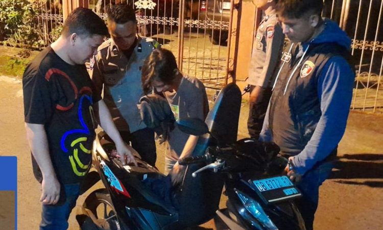 Kegiatan KRYD (Kegiatan Rutin Yang Ditingkatkan) dilakukan di Kelurahan Banjer, Kecamatan Tikala, Kota Manado. Dalam kegiatan tersebut, sebanyak lima personel dari Polsek Tikala di bawah komando Kanit Reskrim Ipda Nando Baliung bersama dengan anggota gabungan Polresta Manado turut serta, Rabu (20/3/2024) malam.