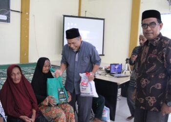 Penyaluran paket festival ramadhan 2024 dilaksanakan di aula Kantor Kemenag Kabupaten Nagan Raya, dalam kegiatan tersebut turut hadir Kepala Kemenag Kabupaten Nagan Raya Samhudi, Kasubbag Tata Usaha Tarmidhi, SAg MA, para kepala seksi, penyelenggara, kepala Kantor Urusan Agama Kecamatan, kepala madrasah dan DWP Kemenag Nagan Raya.