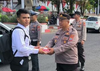 Personel Polsek Sario telah menyelenggarakan kegiatan pembagian takjil gratis kepada masyarakat pada hari Jumat, 22 Maret 2024, pukul 17.00 Wita.