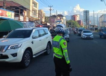 Satuan Lalu Lintas (Satlantas) Polresta Manado kembali mengambil langkah konkret dalam upaya mengurangi angka kecelakaan lalu lintas serta meningkatkan keamanan, keselamatan, ketertiban, dan kelancaran lalu lintas (Kamseltibcar lantas). Pada hari Sabtu, tanggal 23 Maret 2024, mereka menggelar kegiatan Pos Cakalang (Polisi Cegah Kemacetan dan Pelanggaran).