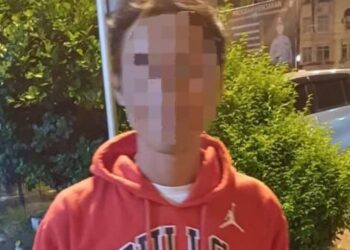 Tim Bravo berhasil mengamankan seorang terduga pelaku kekerasan terhadap anak. Pelaku yang diidentifikasi dengan inisial SP (35 tahun, Kristen) ditangkap di Ketang Baru, link 3, kecamatan Singkil, setelah dilaporkan oleh Alma Diana Djamalu (30 tahun, Islam) dari Singkil, link 3, Sabtu (23/3/2024).