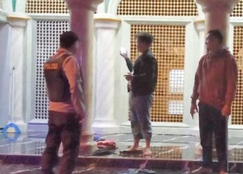 Polsek Wanea telah menggelar kegiatan patroli subuh dalam rangka menyambut Bulan Suci Ramadhan 1445 H/Tahun 2024. Kegiatan yang dimulai sejak pukul 03.00 Wita hingga 05.30 Wita tersebut dilaksanakan di berbagai masjid yang tersebar di Kecamatan Wanea, Sabtu (23/3/2024).