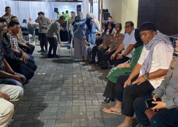 Polresta Manado menggelar acara buka puasa bersama untuk menyambut bulan suci Ramadhan. Kegiatan ini berlangsung di rumah dinas Kapolresta Manado yang dihadiri oleh berbagai tokoh masyarakat, agama, dan instansi terkait, Jumat (22/3/2024).