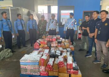 Lanud Sri Mulyono Herlambang (SMH) Palembang kembali menggagalkan pengiriman rokok tanpa pita Cukai di Gudang Cargo Bandara Internasional Sultan Mahmud Badaruddin (SMB) II Palembang yang akan dikirim lewat udara menurut rencana dengan tujuan ke Pulau Jawa dan Lombok, Kamis (21/03/2024).