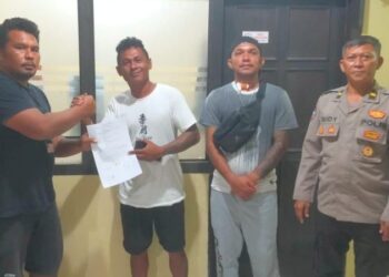 Polsek Tuminting berhasil mengatasi konflik yang terjadi di antara warga binaan dengan pendekatan problem solver. Perkelahian yang terjadi pada hari Kamis (tanggal) di dalam lapas akhirnya dapat diselesaikan dengan damai berkat intervensi yang cepat dan tepat dari pihak kepolisian, Minggu (24/3/2024)