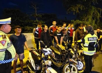 Polresta Manado melaksanakan operasi khusus untuk menanggulangi kegiatan balap liar di sekitar Lapangan Sparta Tikala, Jalan Martadinata di Kecamatan Paal Dua, dan jalur Boulevard Dua di Kecamatan Tuminting, Minggu (24/3/2024) sekitar pukul 00.00 WITA.