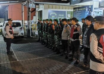 Polsek Pineleng Polresta Manado bersama Koramil 1309-04/PTM, melaksanakan Kegiatan Rutin Yang Ditingkatkan (KRYD).
Kegiatan ini bertujuan untuk meningkatkan penegakan hukum di wilayah tersebut, Sabtu (23/3/2024) malam.