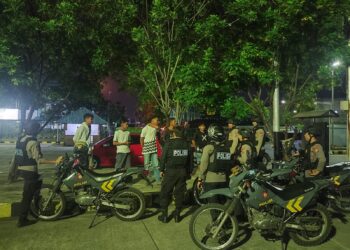 Dalam upaya menjaga ketertiban dan keamanan di wilayah hukum Polres Bitung, Tim Patroli Presisi yang dipimpin oleh BRIPKA MARIO MANOPO telah berhasil melaksanakan serangkaian kegiatan patroli pada malam Minggu, tanggal 24 Maret 2024.