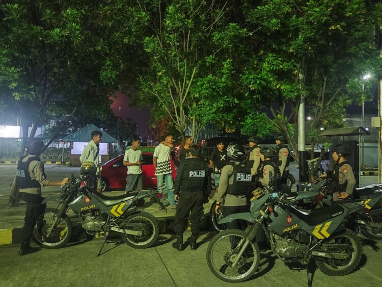 Dalam upaya menjaga ketertiban dan keamanan di wilayah hukum Polres Bitung, Tim Patroli Presisi yang dipimpin oleh BRIPKA MARIO MANOPO telah berhasil melaksanakan serangkaian kegiatan patroli pada malam Minggu, tanggal 24 Maret 2024.
