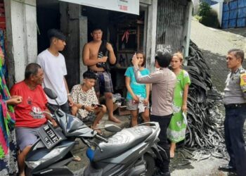 Kapolsek Tikala Iptu Nelta Rengkung, menggelar kegiatan Minggu Kasih yang dipadukan dengan kegiatan sambang di Kelurahan Dendengan Dalam, Kecamatan Paal Dua Manado. Tujuan kegiatan ini adalah untuk memperkuat kerjasama antara polisi dan masyarakat dalam menjaga dan menertibkan wilayah Kamtibmas, Minggu (24/3/2024).