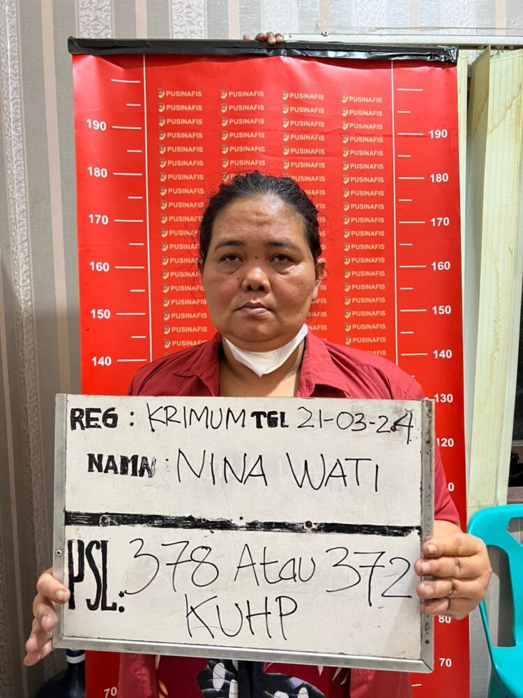 DITAHAN: Nina Wati ditahan di Mapolda Sumut usai ditangkap Subdit IV Renakta Ditrreskrimum Polda Sumut pada Kamis (21/3/2024) lalu. (Foto Dok/ Polda Sumut)
