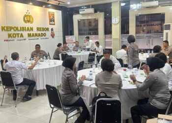 p
Personel Polresta Manado telah mengadakan acara buka bersama di Markas Komando Polresta (Mako Polresta) Manado. Kegiatan ini merupakan bagian dari upaya untuk mempererat tali silaturahmi di antara anggota kepolisian dan juga sebagai wujud kepedulian terhadap sesama, Senin (25/3/2024).