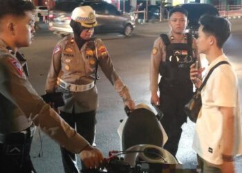 Personel Polresta Manado terus meningkatkan kewaspadaan dan kinerja mereka dalam memelihara ketertiban dan keamanan di wilayah hukum Polresta Manado. Dalam rangka itu, mereka melaksanakan Kegiatan Rutin Yang Ditingkatkan (KRYD) dengan penuh dedikasi, Senin (25/3/2024) malam.
