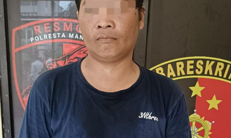 Tim Alpha Resmob dipimpin Kanit Buser Iptu Putut Wiyono telah berhasil mengamankan terduga pelaku penganiayaan di Taman Kesatuan Bangsa, Senin (25/03/2024) sekitar pukul 11.50 WITA. Identitas pelaku penganiayaan adalah seorang pria bernama ST, berusia 37 tahun, beragama Kristen, dan bekerja sebagai karyawan swasta