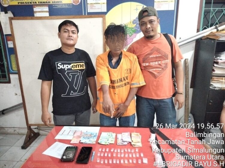 Penangkapan Pelaku SRM (AD) seorang bandar narkoba di Kecamatan Tanah Jawa beserta barang bukti narkotika