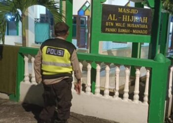 Polsek Mapanget melaksanakan kegiatan patroli intensif dalam rangka menyambut Bulan Suci Ramadhan 1445 H di wilayah hukumnya. Dalam upaya mengantisipasi kerumunan umat Muslim saat melaksanakan Sholat Tarwih berjamaah serta kegiatan balapan liar yang sering terjadi, patroli ini dilakukan dengan presisi dan kehati-hatian yang tinggi, Rabu (27/3/2024).