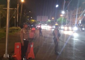 Polresta Manado memperkuat keamanan dan ketertiban masyarakat melalui Kegiatan Rutin yang Ditingkatkan (KRYD). Pada Selasa (26/3/2024), anggota Polresta Manado melakukan patroli dan penjagaan di titik-titik strategis sebagai bagian dari komitmen Polri untuk menjaga stabilitas keamanan selama bulan suci Ramadhan.