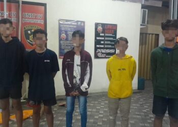 Tim Bravo ROTR (Resmob On The Road) Polresta Manado Berhasil mengamankan sekelompok pelaku kasus kekerasan terhadap anak di Desa Koha. Kejadian tragis tersebut terjadi pada hari sebelumnya, Selasa tanggal 26 Maret 2024, sekitar pukul 22.00 WIB, di Jalan Tetali Koha, Kecamatan Mandolang.
