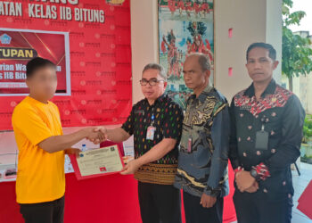 Sebanyak 60 warga binaan menerima sertifikat mahir sebagai bukti keberhasilan mereka dalam mengikuti pelatihan, yang menunjukkan bahwa mereka telah memperoleh kompetensi di bidang yang dilatih.