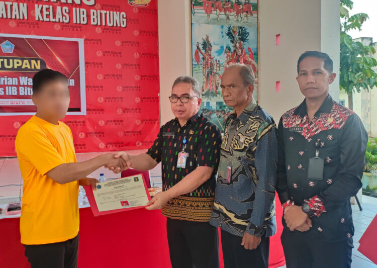 Sebanyak 60 warga binaan menerima sertifikat mahir sebagai bukti keberhasilan mereka dalam mengikuti pelatihan, yang menunjukkan bahwa mereka telah memperoleh kompetensi di bidang yang dilatih.