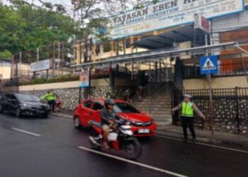 , Satuan Lalu Lintas (Sat Lantas) Polresta Manado telah mengintensifkan operasi Patroli Pos Cakalang. Dengan komitmen yang tinggi, petugas lalu lintas berupaya mencegah kemacetan serta pelanggaran yang mungkin terjadi di sepanjang jalur-jalur utama kota Manado, Kamis (28/3/2024).