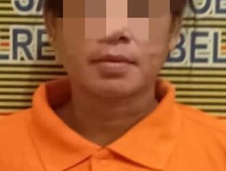 DIAMANKAN : Seorang wanita terduga pengedar sabu berikut barang bukti diamankan di Mapolres Pelabuhan Belawan, Jumat (29/3/2024) setelah diringkus dari kawasan Kelurahan Besar, Medan Labuhan.(Foto Dok/Polres Belawan)
