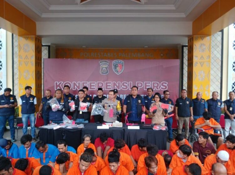 Kapolrestabes Palembang AKBP Dr. Harryo Sugihhartono SIK MH merealease hasil pengungkapan Operasi Pekat Musi 2024, pada Kamis (28/3/2024).