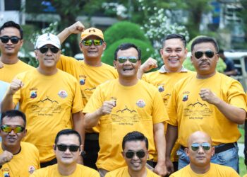 Polda Jateng bersama TLCI ( Toyota Land Cruiser Club Indonesia) Chapter Semarang Raya mengadakan bakti sosial di wilayah Kab. Semarang.