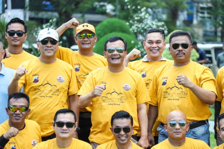 Polda Jateng bersama TLCI ( Toyota Land Cruiser Club Indonesia) Chapter Semarang Raya mengadakan bakti sosial di wilayah Kab. Semarang.