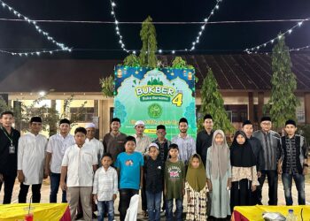 Alumni, Siswa dan Guru Madrasah Aliyah Negeri (MAN) 4 Aceh Timur sukses gelar buka Buka Puasa Bersama (Bukber) Akbar Jilid ke 4 dan juga melakukan santunan untuk anak yatim. Acara tersebut dilaksanakan di Sekolah MAN 4 Aceh Timur, Desa Pucok Alue Dua, Kecamatan Simpang Ulim, Kabupaten Aceh Timur, Sabtu malam (30/3/2024).