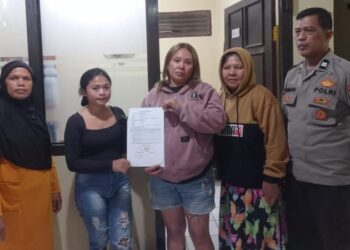 Personel Polsek Tuminting berhasil menangani sebuah perselisihan yang terjadi di Kelurahan Mahawu LK 4 dengan pendekatan problem solving. Perselisihan tersebut melibatkan dua pihak yang berselisih terkait masalah tertentu di lingkungan mereka, Sabtu (30/3/2024).