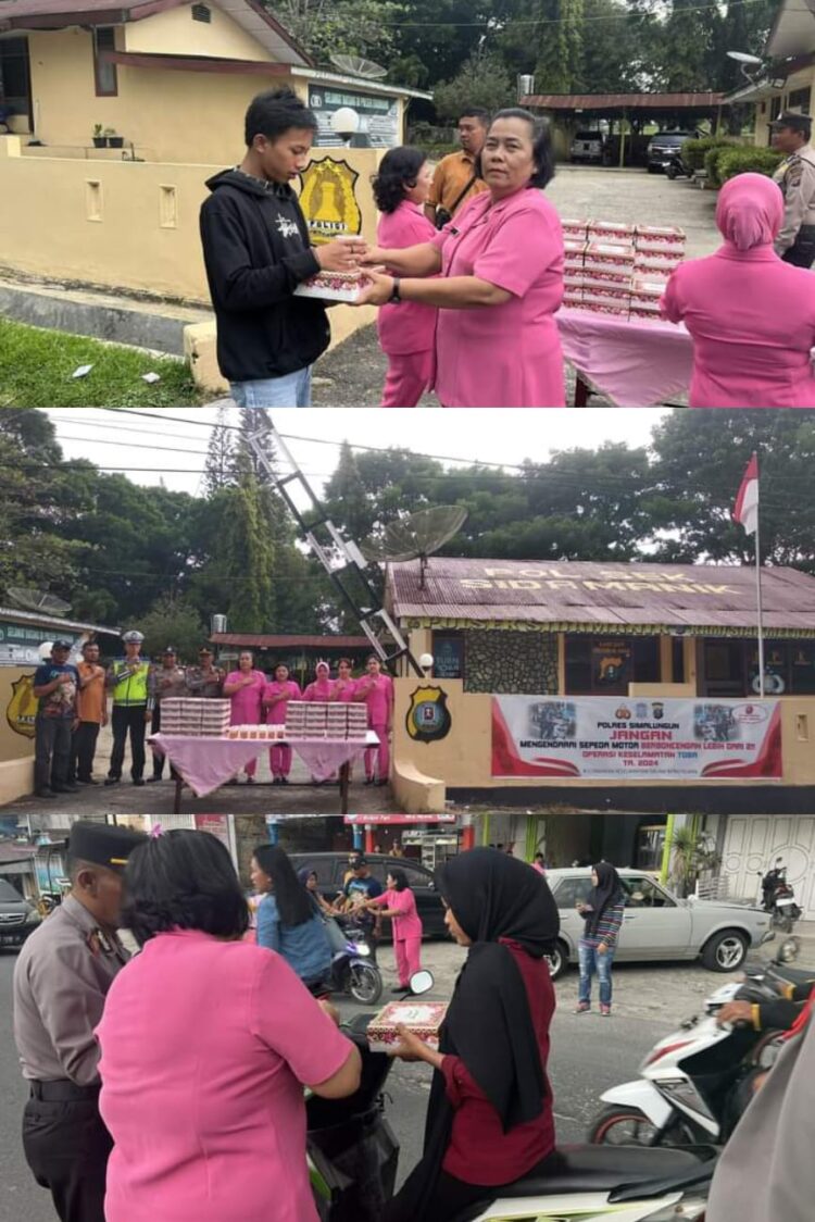 Polsek Sidamanik Polres Simalungun bersama Bhayangkari Ranting Sidamanik, pada hari Sabtu, 30 Maret 2024, telah sukses melaksanakan kegiatan pembagian takjil gratis kepada masyarakat yang melintas di depan Markas Komando (Mako) Polsek Sidamanik, Jl. Besar Sarimatondang, Kelurahan Sarimatondang, Kecamatan Sidamanik, Kabupaten Simalungun. Kegiatan yang berlangsung mulai pukul 16:00 Wib tersebut dipimpin oleh Kapolsek Sidamanik, AKP S. Tampubolon.