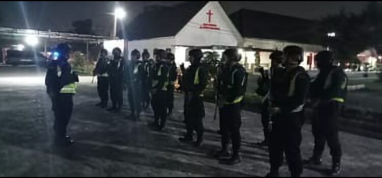 APEL: Personel gabungan Detasemen Gegana Sat Brimob Polda Sumut gelar apel malam sebelum lakukan patroli, Minggu (17/3/2024). (Foto Dok/ Polda Sumut)