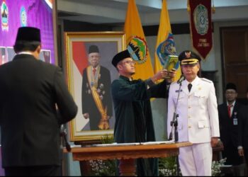 Dadang Somantri, ATD. M.T., resmi menjabat sebagai Penjabat (Pj.) Wali Kota Tegal. Dadang Somantri dilantik oleh Pj. Gubernur Jawa Tengah Nana Sudjana di Gedung Gradhika Bhakti Praja, Komplek Gubernuran Jawa Tengah, Kota Semarang, Senin (25/3/2024) siang.