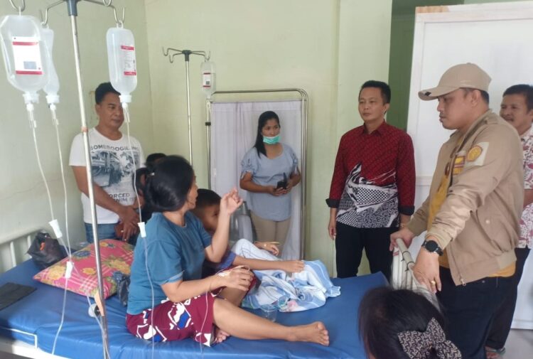 Wakapolres Nias SK. Harefa bersama Kapolsek Hiliduho AKP Sonifati Zalukhu Sempat mendatangi RS. Thomsen Nias untuk melihat kondisi para korban.