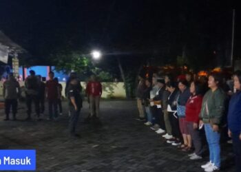 Polsek Malalayang bersama dengan Kecamatan Malalayang melaksanakan Apel KRYD (Kesiapan dalam Rangka Deteksi Dini) sebagai bagian dari rangkaian Apel Kesiapsiagaan Tim Gabungan di bawah pimpinan Camat Malalayang, Yusuf Kopitoy, serta dihadiri oleh Pawas IPTU Jefry Mamangkey, Minggu (31/3/2024).