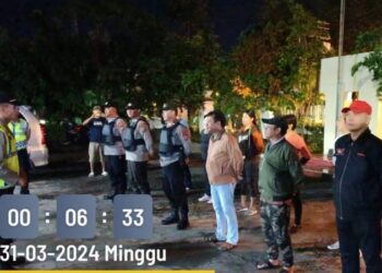Polsek Wanea Polresta Manado menggelar kegiatan apel patroli gabungan KRYD dengan melibatkan perangkat Kelurahan Ranotana Weru di wilayah hukum Polsek Wanea, Sabtu (30/3/2024).
