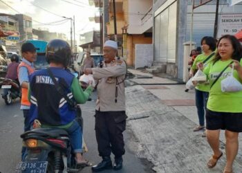 Polsek Wenang dan Family Klenteng Kwan Kong Manado telah menggelar kegiatan berbagi takjil gratis. Acara ini diprakarsai oleh Wakapolsek Wenang, IPTU Ahmad Arifin, dan melibatkan anggota Polsek Wenang serta anggota dari Family Klenteng Kwan Kong Manado