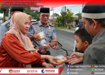 Lapas Kelas IIA Pematangsiantar Kanwil Kementerian Hukum dan HAM Sumut turut serta dalam Bhakti Sosial Bagi Takjil Pemasyarakatan. Kegiatan tersebut diadakan sebagai bagian dari rangkaian perhelatan tahunan perayaan Hari Bakti Pemasyarakatan yang dilaksanakan secara serentak oleh seluruh UPT Pemasyarakatan di Indonesia.