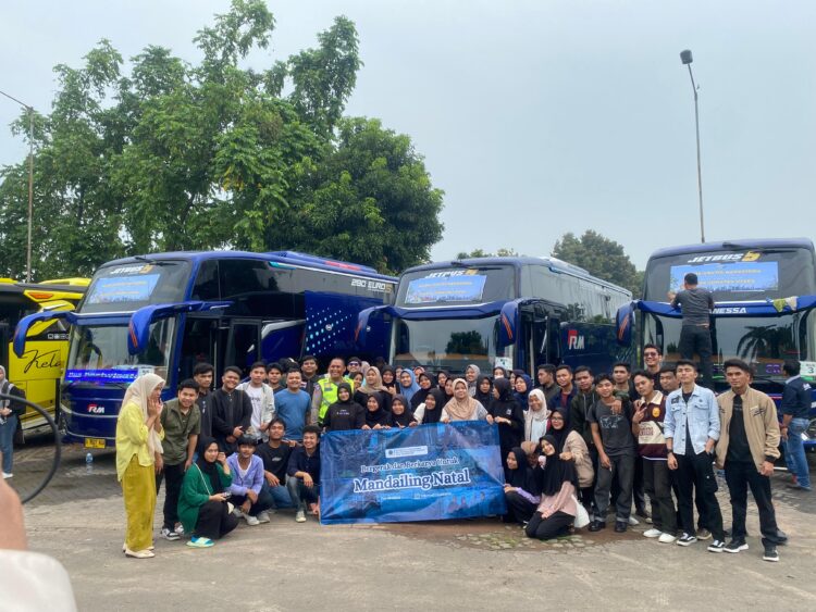 MUDIK GRATIS: Sebanyak 146 mahasiswa asal Sumut diberangkatkan dari Jakarta lewat mudik gratis yang diselenggaraan Polda Sumut, Selasa (2/4/2024). (Foto Dok/ Polda Sumut)