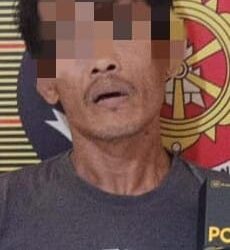 DIAMANKAN: Pria terduga pelaku pencurian HP diamankan di Mapolsek Belawan setelah diringkus dari kediamannya, Selasa (2/4/2024).(Foto Dok/Polres Belawan)