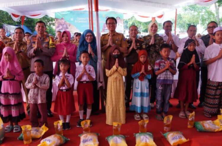 Pemerintah Kabupaten OKI bersama Kejaksaan Negeri Kayuagung menggelar Operasi Pasar Murah dan Gerakan Pangan Murah untuk tangani inflasi jelang Hari Raya Idul Fitri. Kegiatan ini digelar serentak se Sumatera Selatan.