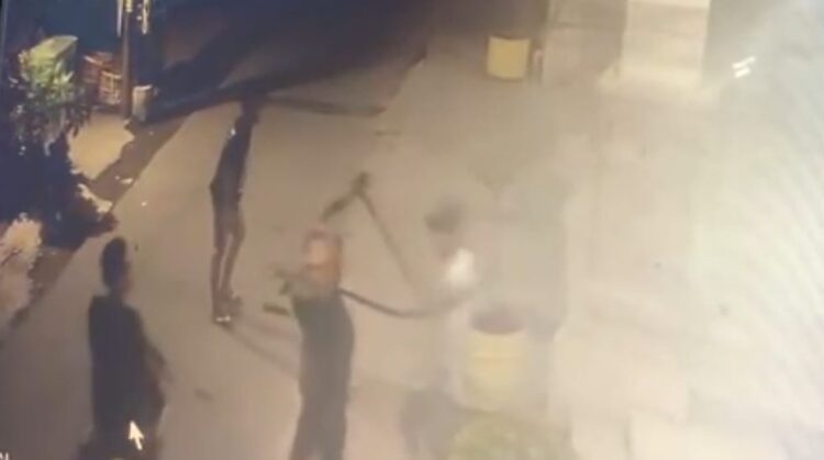 VIRAL DI MEDSOS: Gerombolan geng motor bersajam serang sejumlah remaja masjid di Jalan Seto Kelurahan Tegal Sari II, Kecamatan Medan Area, viral di medsos, Selasa (2/4/2024).(Foto Dok/Screenshot)
