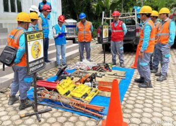 PLN ULP Nias Barat melakukan kegiatan rutin gelar peralatan secara intensif bersama seluruh manajemen dan personil. Kegiatan ini juga dihadiri oleh TL K3 PLN UP3 Nias, Arif Setiadi pada (27/03/24).